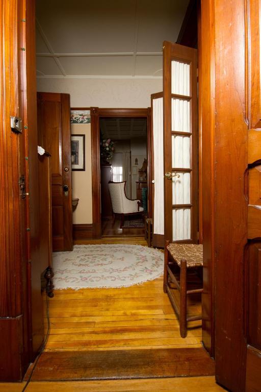 Victoria'S Historic Inn Wolfville Room photo