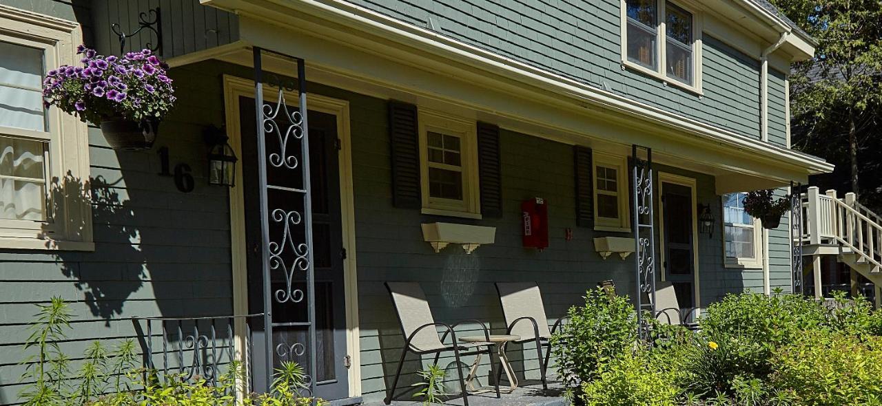 Victoria'S Historic Inn Wolfville Exterior photo